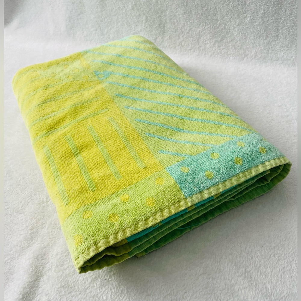SOLD - Linens N Things Vintage Beach Towel Neon Green 55.5”x30” Turtle